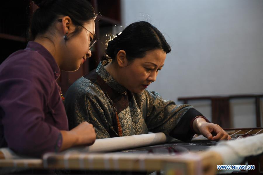 Pic story of Suzhou embroidery master