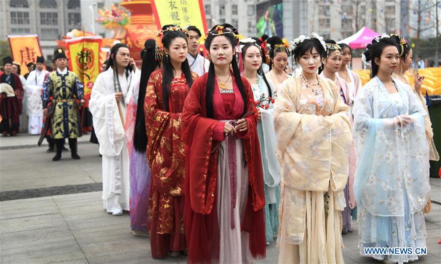 CHINA-WUHAN-TRADITIONAL COSTUME (CN)