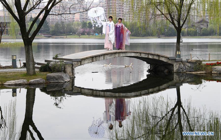 CHINA-WUHAN-TRADITIONAL COSTUME (CN)