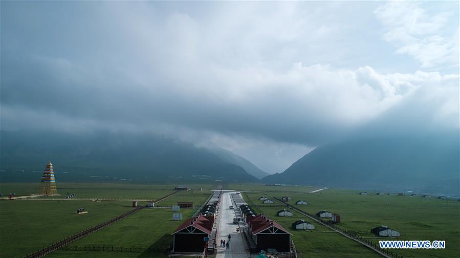 Plateau climate attracts tourists to visit ranches during summer time in Qinghai 