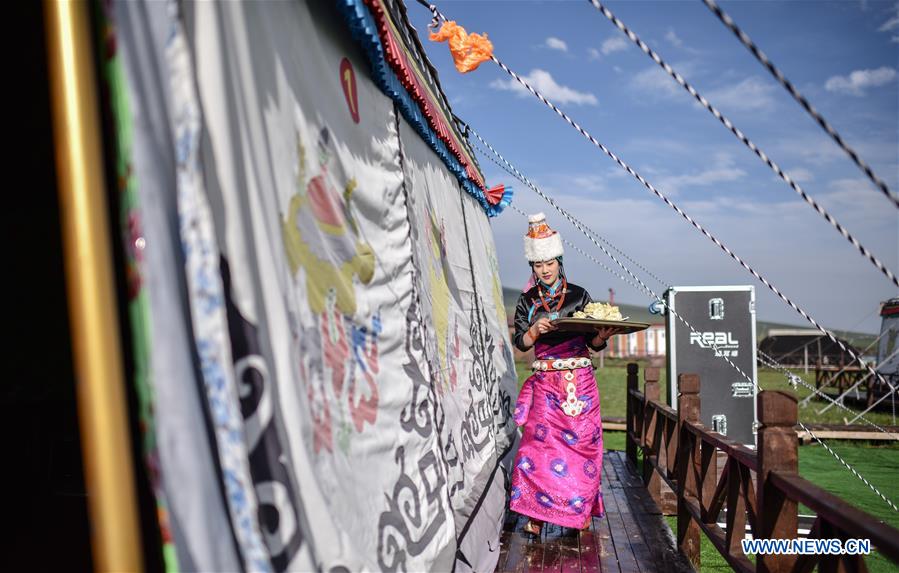 Plateau climate attracts tourists to visit ranches during summer time in Qinghai 