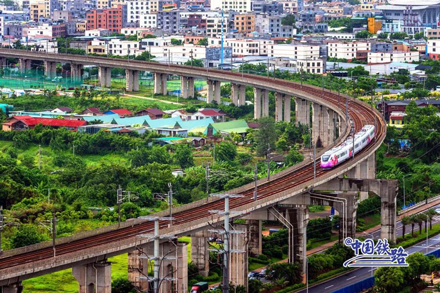 New coatings for Haikou high-speed commuter trains unveiled