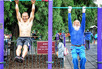 Old Beijingers doing exercises at the Temple of Heaven become a hit online