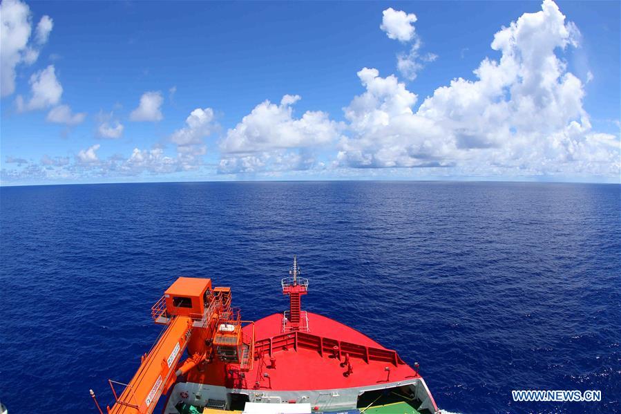 China's icebreaker crosses equator, enters southern hemisphere for Antarctic expedition