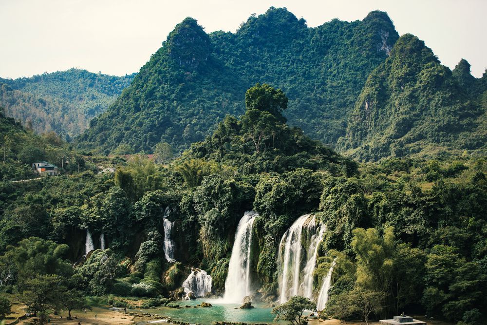 China-Vietnam transnational waterfall to be a benchmark of BRI tourism cooperation