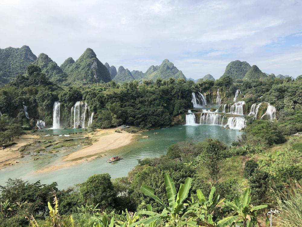 China-Vietnam transnational waterfall to be a benchmark of BRI tourism cooperation