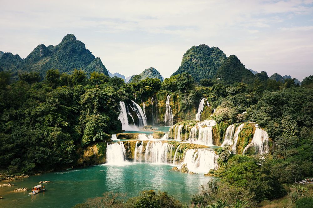 China-Vietnam transnational waterfall to be a benchmark of BRI tourism cooperation