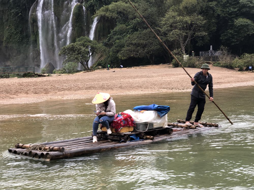 China-Vietnam transnational waterfall to be a benchmark of BRI tourism cooperation