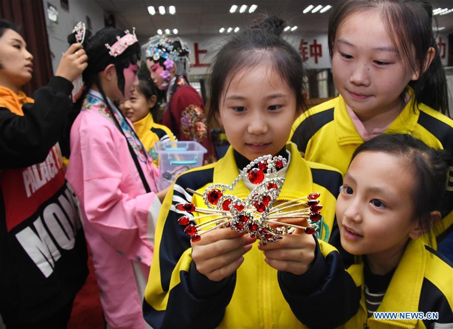 Schools establish Peking Opera interest clubs in Qingdao, E China