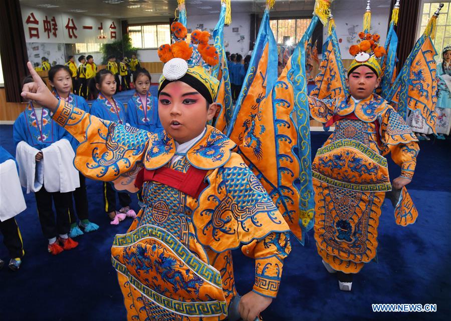 Schools establish Peking Opera interest clubs in Qingdao, E China