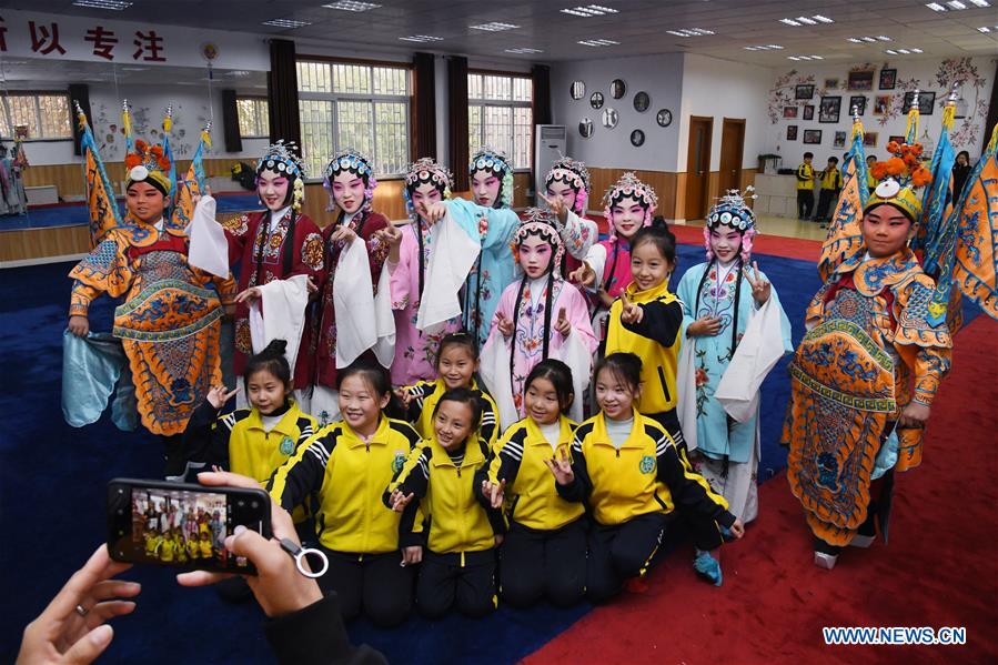 Schools establish Peking Opera interest clubs in Qingdao, E China