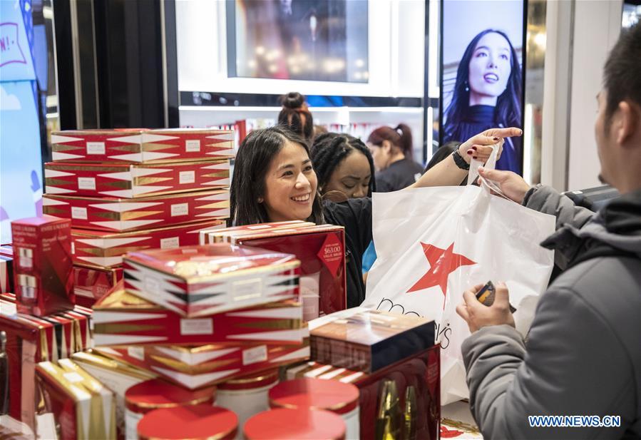 People do shopping for Black Friday sales in New York