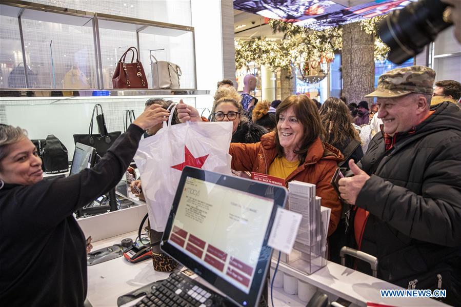 People do shopping for Black Friday sales in New York