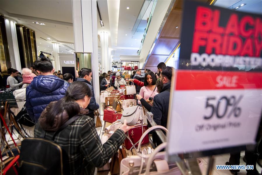 People do shopping for Black Friday sales in New York