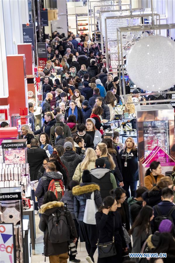 People do shopping for Black Friday sales in New York