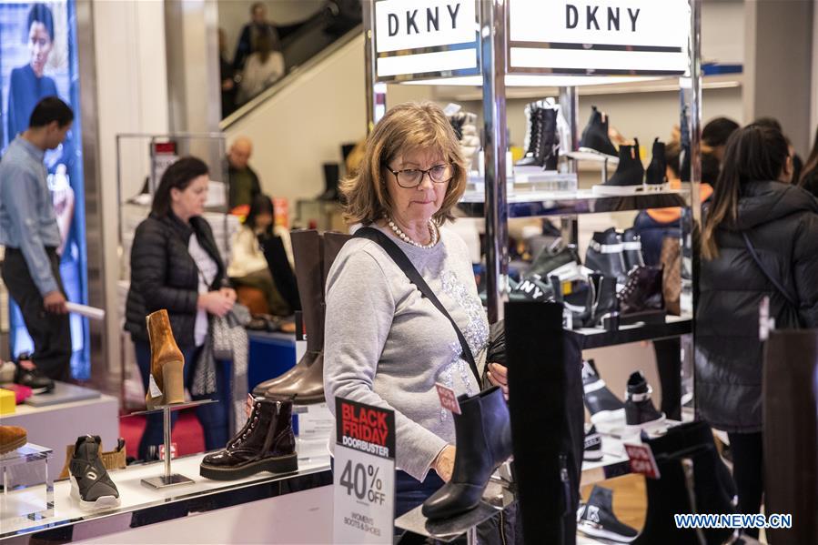 People do shopping for Black Friday sales in New York