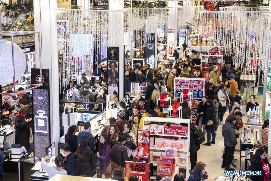 People do shopping for Black Friday sales in New York