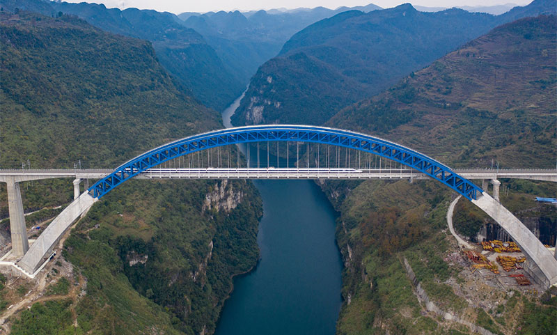 Bullet train conducts test run on Chengdu-Guiyang railway