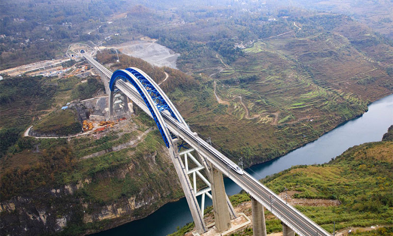 Bullet train conducts test run on Chengdu-Guiyang railway