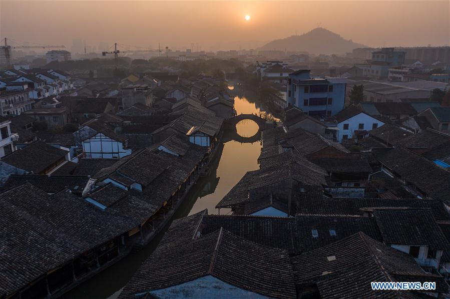 Anchang ancient town in China's Zhejiang attracts lots of tourists