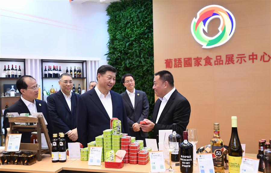 Chinese President Xi Jinping visits the China-Portuguese-speaking Countries (PSCs) Commercial and Trade Service Platform Complex, in south China''s Macao, Dec. 19, 2019. (Xinhua/Xie Huanchi)