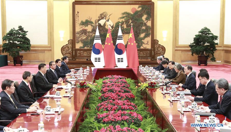 Xi meets ROK president, calling for advancing bilateral ties