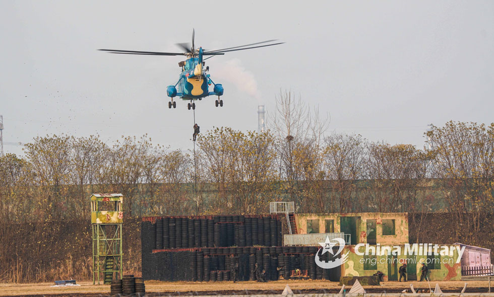 Airmen and special-operations soldiers in coordinated training