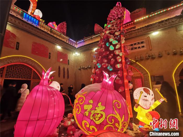 Festival lanterns lit in Henan's Sanmenxia for upcoming Chinese New Year