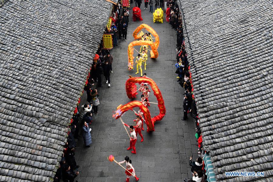 Dragon and lion dance celebrates upcoming Spring Festival in Nanchong, SW China