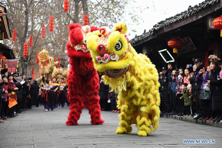Dragon and lion dance celebrates upcoming Spring Festival in Nanchong, SW China