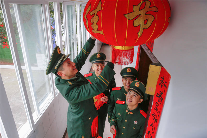 People's Armed Police soldiers decorate barracks to celebrate Chinese New Year