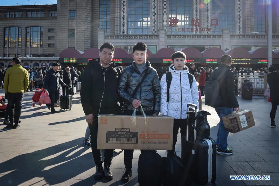 Passengers bring gifts for families as they head home for Spring Festival