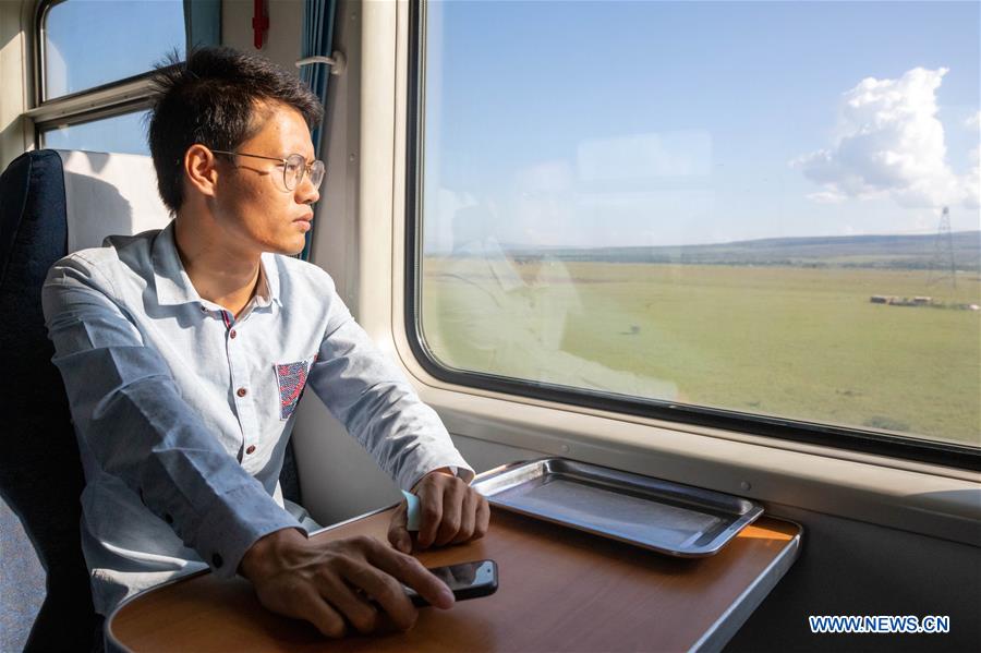 Couple participating in railway project in Kenya returns home for Chinese Lunar New Year