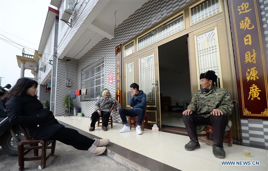 Couple participating in railway project in Kenya returns home for Chinese Lunar New Year