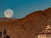 Super moon seen across China