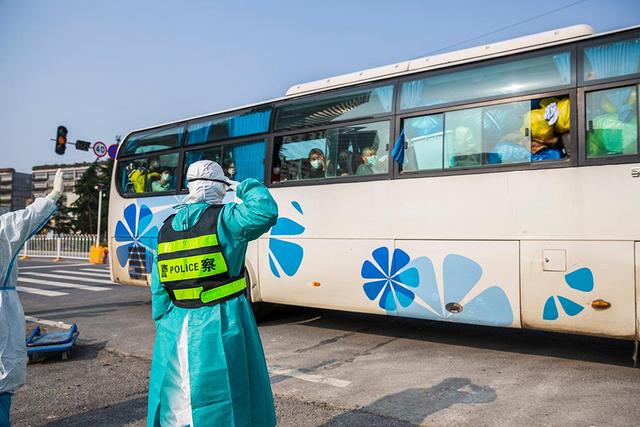 Patients and medical workers bid farewell before final Fangcang makeshift hospital shuts down