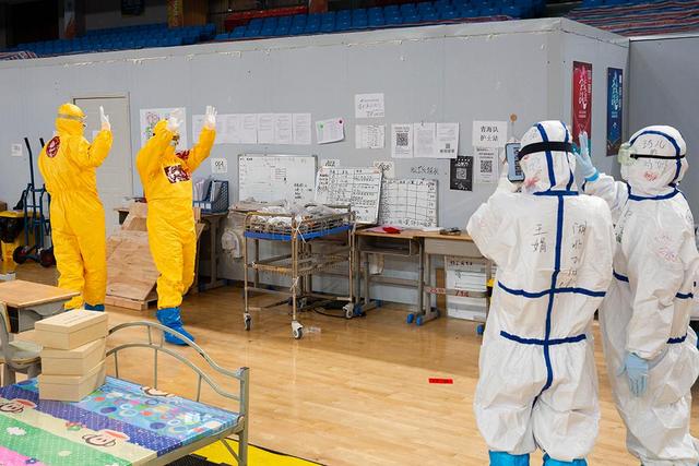 Patients and medical workers bid farewell before final Fangcang makeshift hospital shuts down