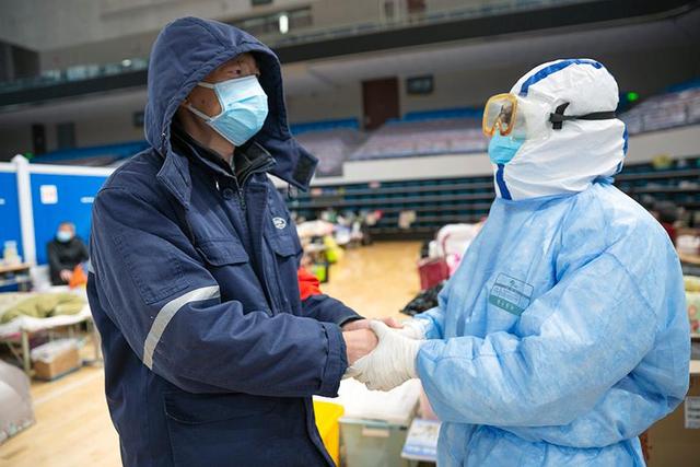 Patients and medical workers bid farewell before final Fangcang makeshift hospital shuts down