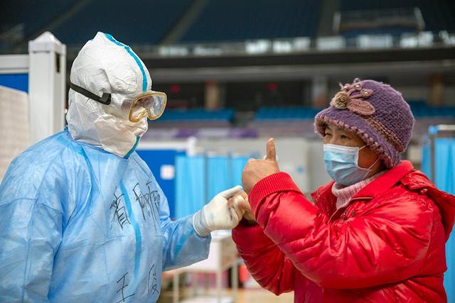 Patients and medical workers bid farewell before final Fangcang makeshift hospital shuts down