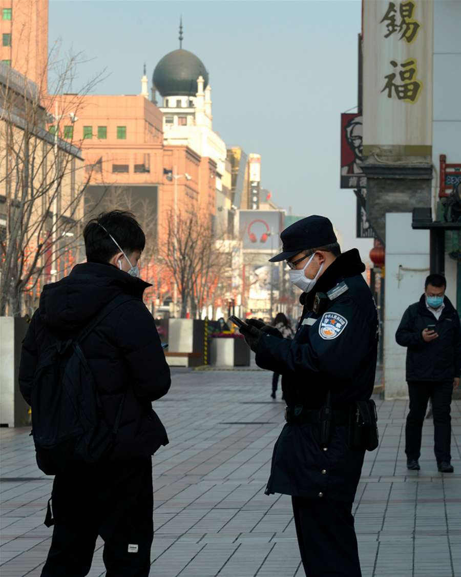 Beijingers stick to their posts despite epidemic outbreak