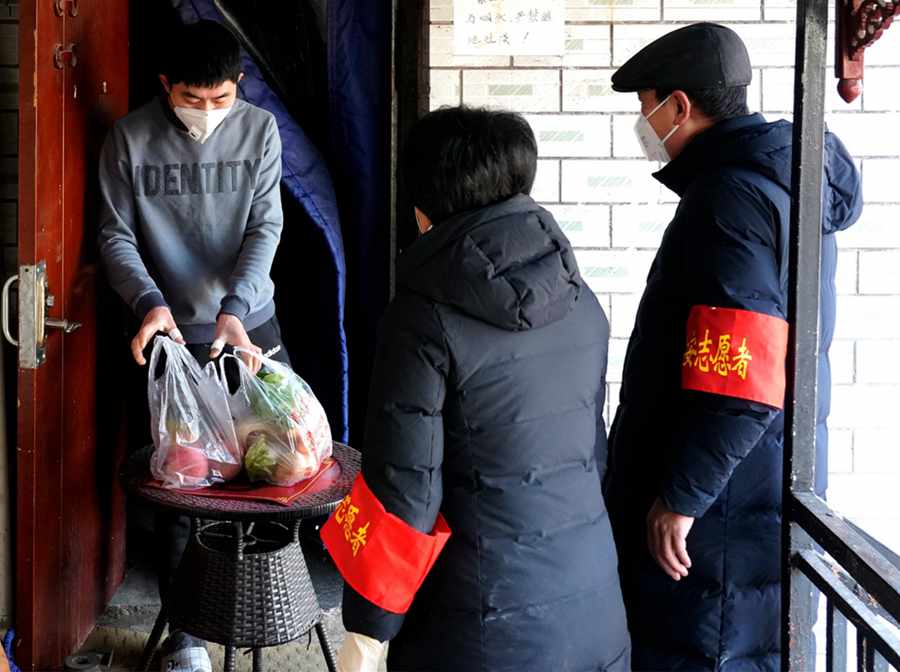 Beijingers stick to their posts despite epidemic outbreak