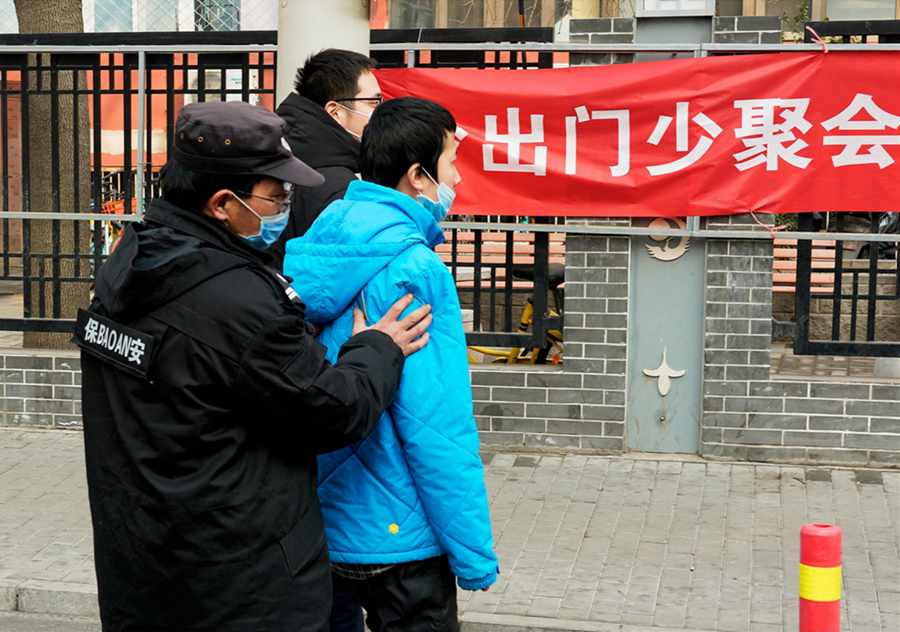 Beijingers stick to their posts despite epidemic outbreak