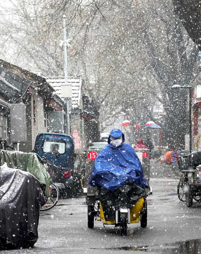 Beijingers stick to their posts despite epidemic outbreak