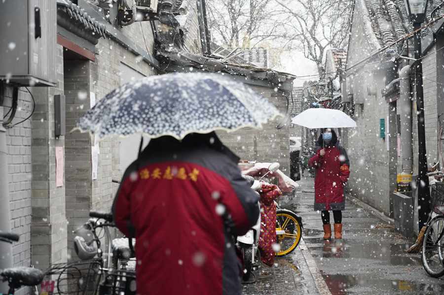 Beijingers stick to their posts despite epidemic outbreak