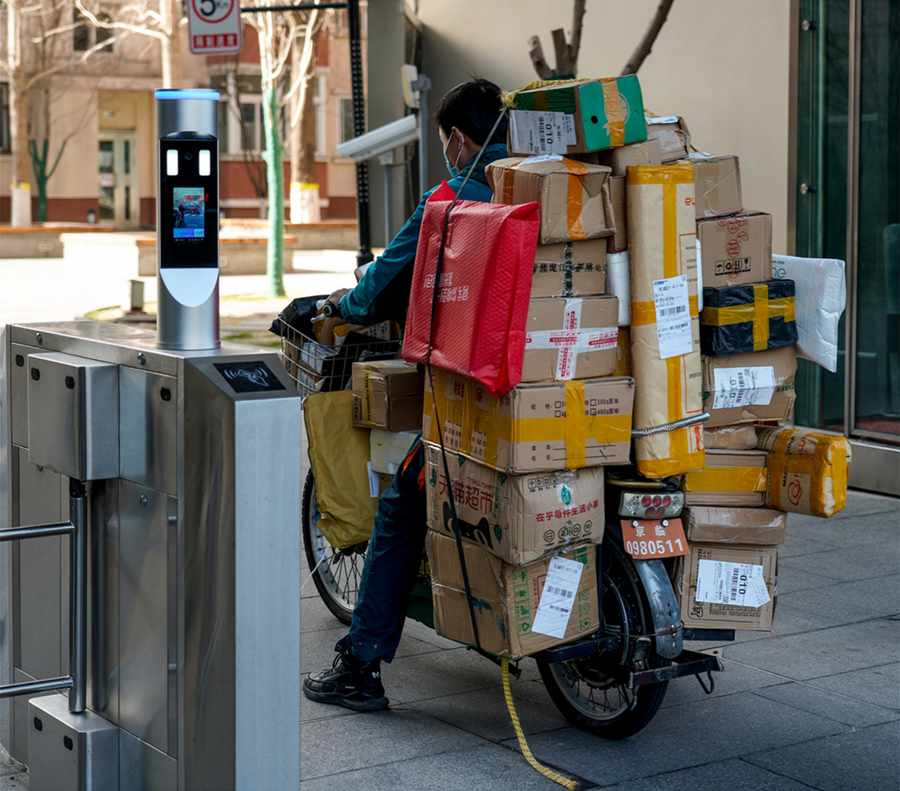 Beijingers stick to their posts despite epidemic outbreak