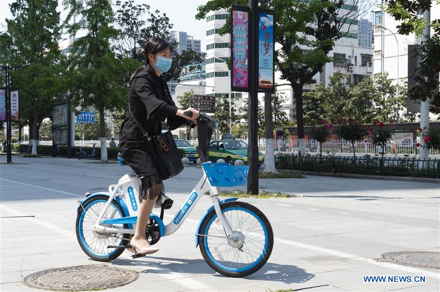 Bicycle-sharing companies restart businesses in Hubei