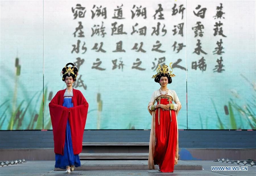 People dressed in costumes of Tang Dynasty present performance in Xi'an