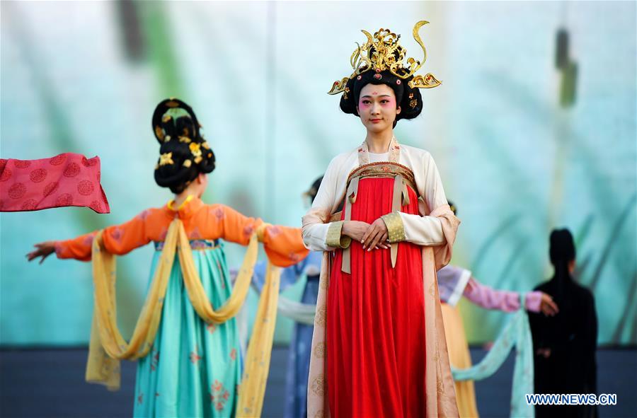 People dressed in costumes of Tang Dynasty present performance in Xi'an