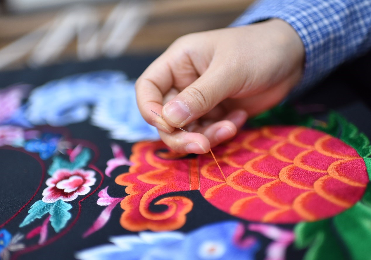 Miao embroidery creates 500,000 jobs for women in SW China’s Guizhou province