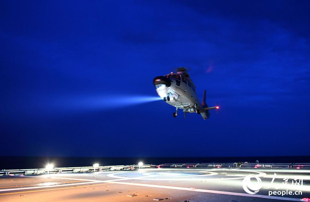 Chinese naval escort fleet conducts round-the-clock flight training